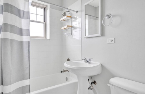 Evanston Apartment | Ideal Evanston 1BR, 1 mile from Northwestern campus, by Blueground