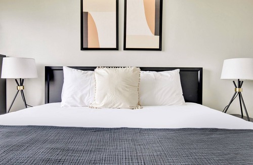 Evanston Apartment | Ideal Evanston 1BR, 1 mile from Northwestern campus, by Blueground