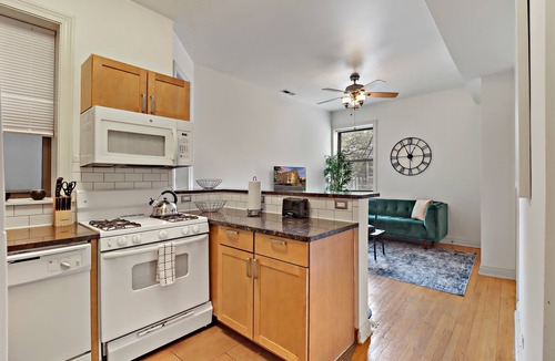 Hyde Park Apartment | Ideal for Groups – 4BR Unit