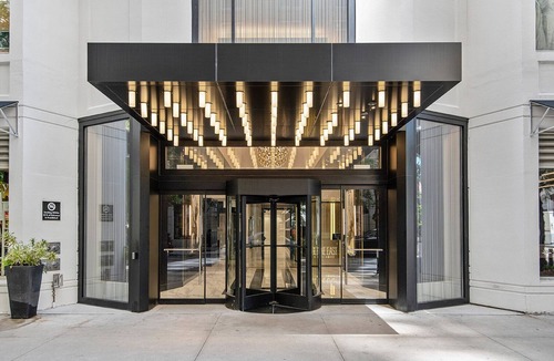 Rush and Division Apartment | Ideal Gold Coast 1BR w/Gym & Lounge, 1 block to L, by Blueground