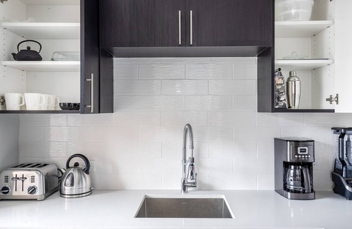 Rush and Division Apartment | Ideal Gold Coast 2BR, w/Gym, Lounge, W/D, nr Oak Street by Blueground