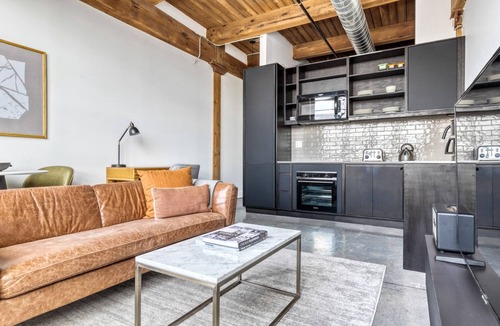 Sheffield Neighbors Apartment | Ideal Lincoln Park 1BR w/Lounge, Roof & Gym, near DePaul, by Blueground