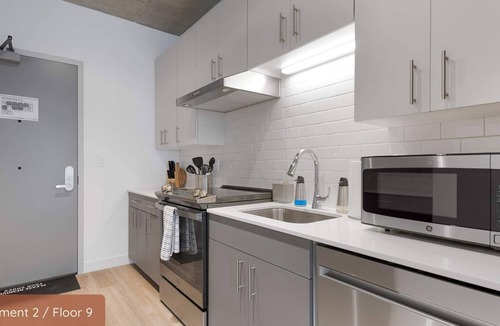 River North Apartment | Ideal Lincoln Park Getaway for Large Groups