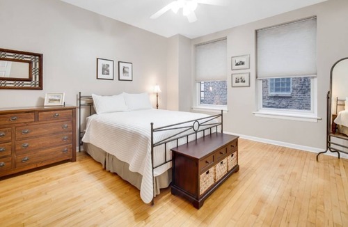 Old Town Condo | Ideal Old Town Location, 5 min walk to public transportation, 10 min to Wells St
