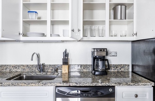 Rush and Division Apartment | Ideal River North 1BR w/pool, gym, nr. L & Magnificent Mile