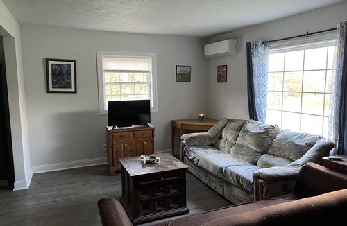 Rector House | Ideal spot for fall adventures - 10 min. from Ligonier. Pets welcome.