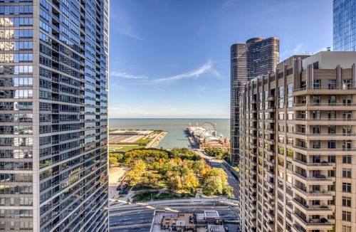 Streeterville Apartment | Ideal Streeterville Studio w/Gym, Pool, walk to Navy Pier, by Blueground