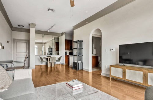 Triangle State Apartment | Ideal Triangle State 1BR w/ W/D, Gym, Pool & Onsite Retail, by Blueground