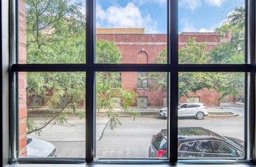 Near West Side Apartment | Ideal West Loop 1BR w/ Gym, W/D, near dining + Union Park, by Blueground