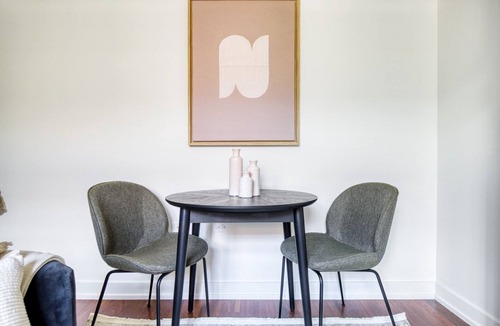 Near West Side Apartment | Ideal West Loop 1BR w/ Gym, W/D, near dining + Union Park, by Blueground