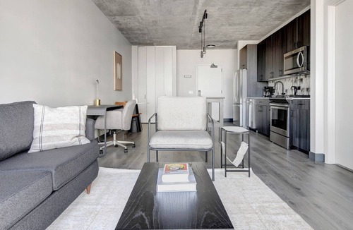 Near West Side Apartment | Ideal West Loop 1BR w/ Gym, Pool & Lounge, 2 blocks from L, by Blueground