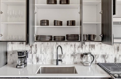 Near West Side Apartment | Ideal West Loop 1BR w/ Gym, Pool & Lounge, 2 blocks from L, by Blueground