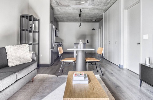 Near West Side Apartment | Ideal West Loop 1BR w/ Gym, Pool & Lounge, 2 blocks from L, by Blueground