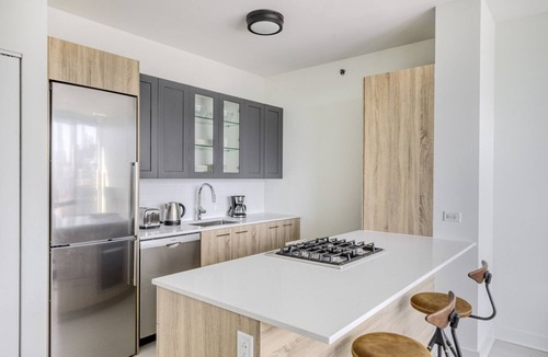West Loop Apartment | Ideal West Loop 1BR w/Pool, Coworking & Gym, 1 block to L, by Blueground