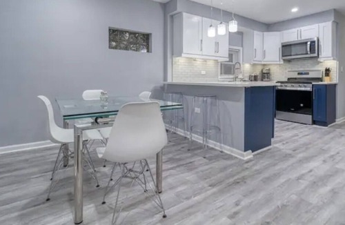 Wood Dale House | Immaculate 3 Bedroom 2 Bath house near Ohare!