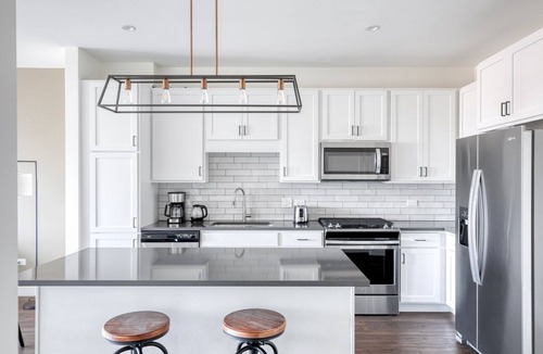 Elmhurst Apartment | Impeccable Elmhurst 1BR w/Lounge, Pool & Gym nr Metra, by Blueground