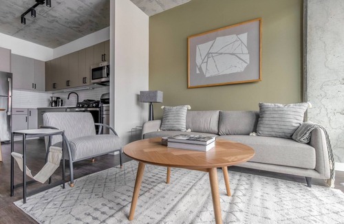 Killgubbin Apartment | Impeccable River North 1BR w/Yoga Studio, nr Riverwalk, by Blueground