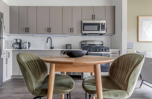 Killgubbin Apartment | Impeccable River North 1BR w/Yoga Studio, nr Riverwalk, by Blueground