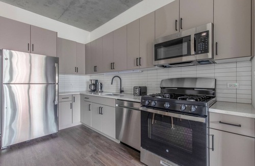 Killgubbin Apartment | Impeccable River North 1BR w/Yoga Studio, nr Riverwalk, by Blueground