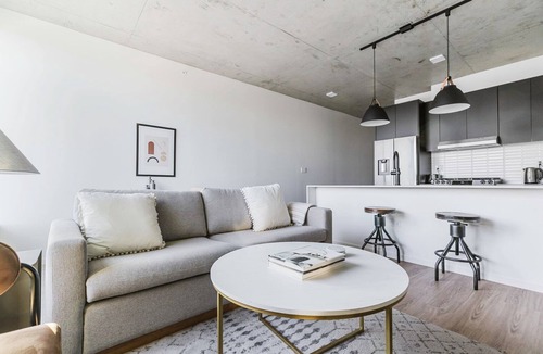 West Loop Apartment | Impeccable W Loop 1BR w/Gym, Pool, Rooftop, Spa & W/D, by Blueground