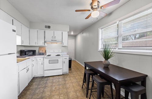 Independence Apartment | Independence Apartment for 4 Near KC Stadiums