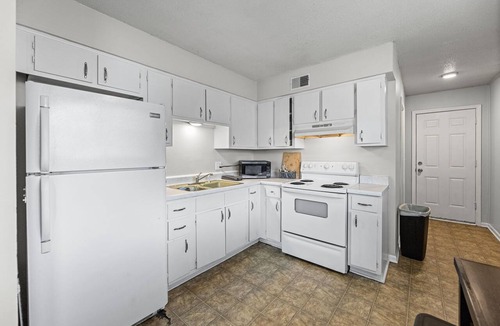 Independence Apartment | Independence Apartment for 4 Near KC Stadiums