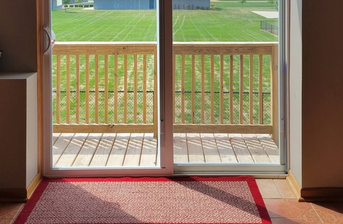 Joliet Condo | Independent apartment, 2 big beds, kitchen, laundry, parking space, pets allowed