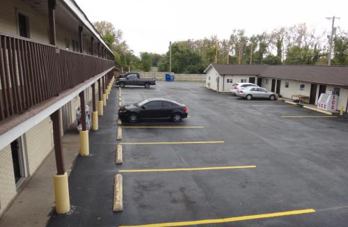 Fairmont City Hotel | Indian Mound Motel