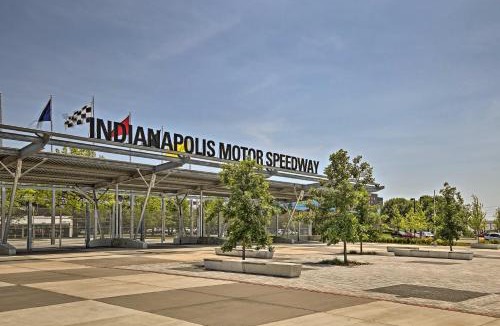 Speedway House | Indianapolis Vacation Rental - Walk to the IMS!
