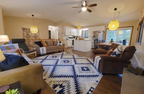 Wallenpaupauk Lake Estates Villa | Indoor Pool, Firepit, Self Check-in, BBQ, FREE Amenities, KING Bed, Full Kitchen