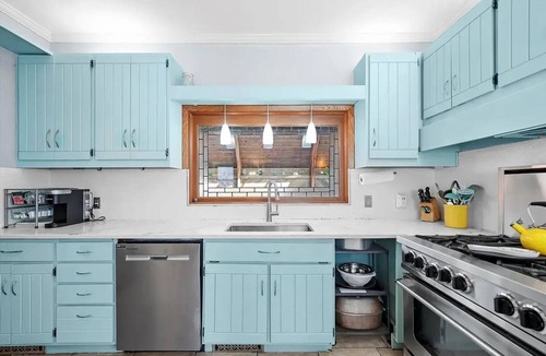 Ottawa House | Indoor pool, Hot Tub, Sauna, Sleeps 15, 5B, 4Ba, Walk to Downtown Ottawa & River