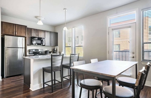 Mile Square Apartment | Indy Downtown Comfort—Free Parking & Modern Style