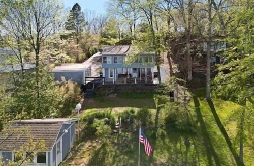 Goreville House | Infinity View-Swim pad-Kayaks-ADJ King/Massage Bed