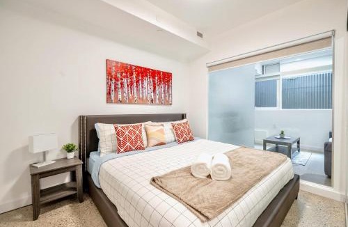 Downtown Toronto Hotel | Inviting 2BR Basement Suite in Downtown Toronto - The Roland