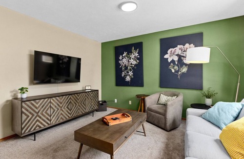 Bloomington Apartment | Jeff 2 · 2Bed BloNo Gem: Near Rivian & Statefarm Offices