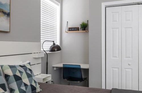 Woodlawn House | Kenwood Apartments, Downtown Hyde Park
