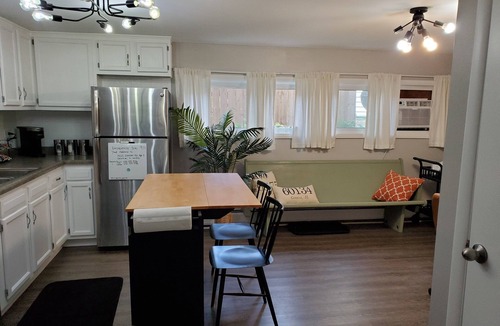 Geneva Apartment | Keyless, KING bd, WIFI, desk, Fox River Bike Trail, near MetraTrain