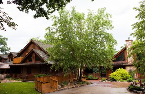 Holcomb House | Kilbuck Creek ~ Indoor Pool & Jacuzzi ~ Sleeps 40