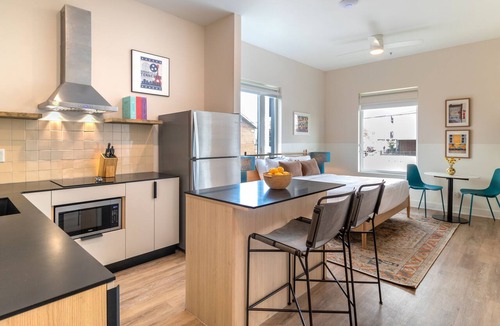 Buena Vista Apartment | King Studio + Record Player | Walkable Germantown | Conway by AvantStay