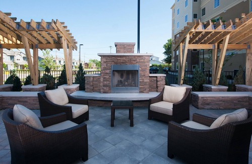 Amherst Apartment | King Studio Suite w/Free Breakfast, & Pool