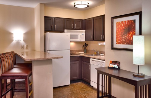 Peoria Condo | King Suite. Free Breakfast. Pool & Hot Tub. Great for Business Travelers!