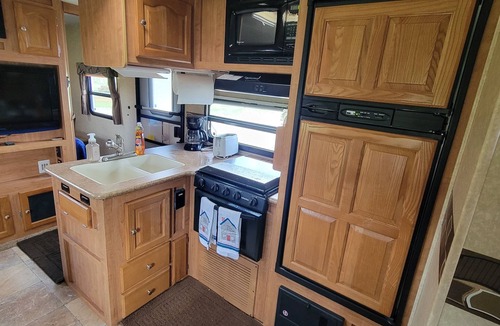 Oraville House | Kinkaid Kamper with AC in Oraville - 2 bedrooms for a cozy stay