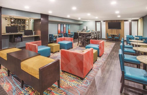 O'Fallon Hotel | La Quinta by Wyndham O'Fallon, IL - St. Louis