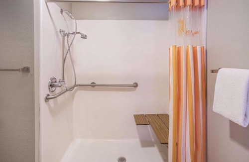 O'Fallon Hotel | La Quinta by Wyndham O'Fallon, IL - St. Louis