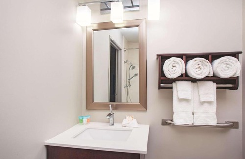 Rockford Hotel | La Quinta by Wyndham Rockford