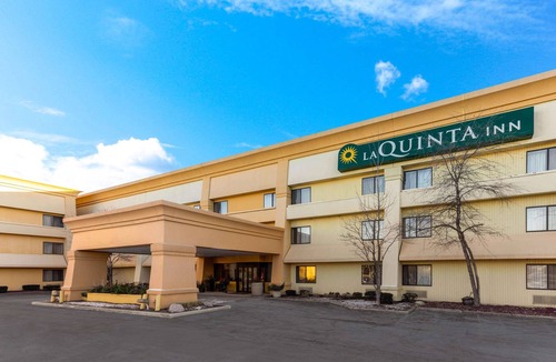 Willowbrook Hotel | La Quinta Inn by Wyndham Chicago Willowbrook