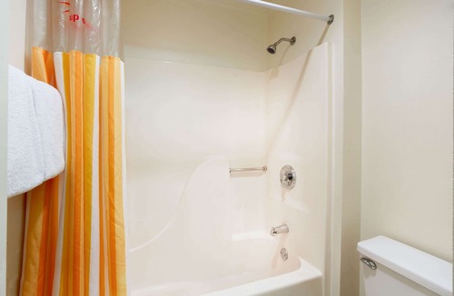 Willowbrook Hotel | La Quinta Inn by Wyndham Chicago Willowbrook