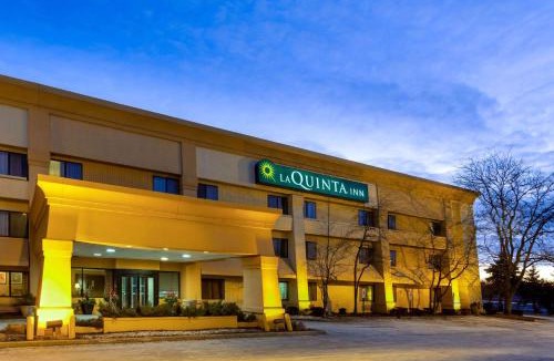 Willowbrook Hotel | La Quinta Inn by Wyndham Chicago Willowbrook