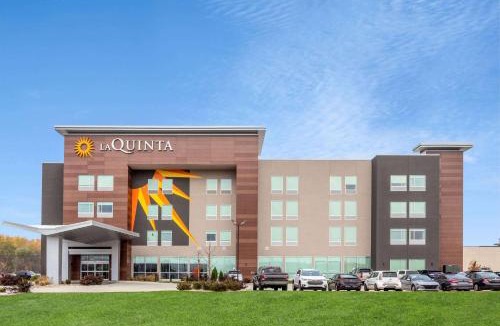 Joliet Hotel | La Quinta Inn & Suites by Wyndham Shorewood
