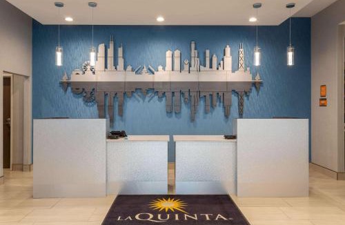 Joliet Hotel | La Quinta Inn & Suites by Wyndham Shorewood